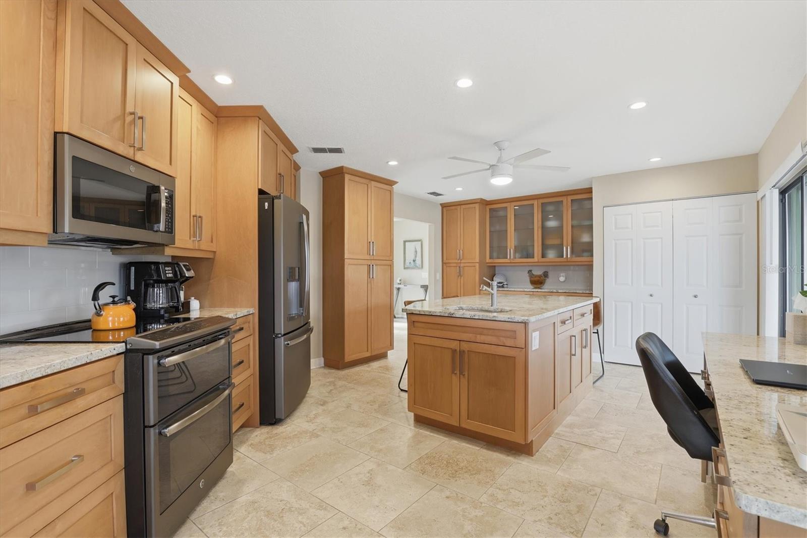 Listing photo id 4 for 66 Canal Drive