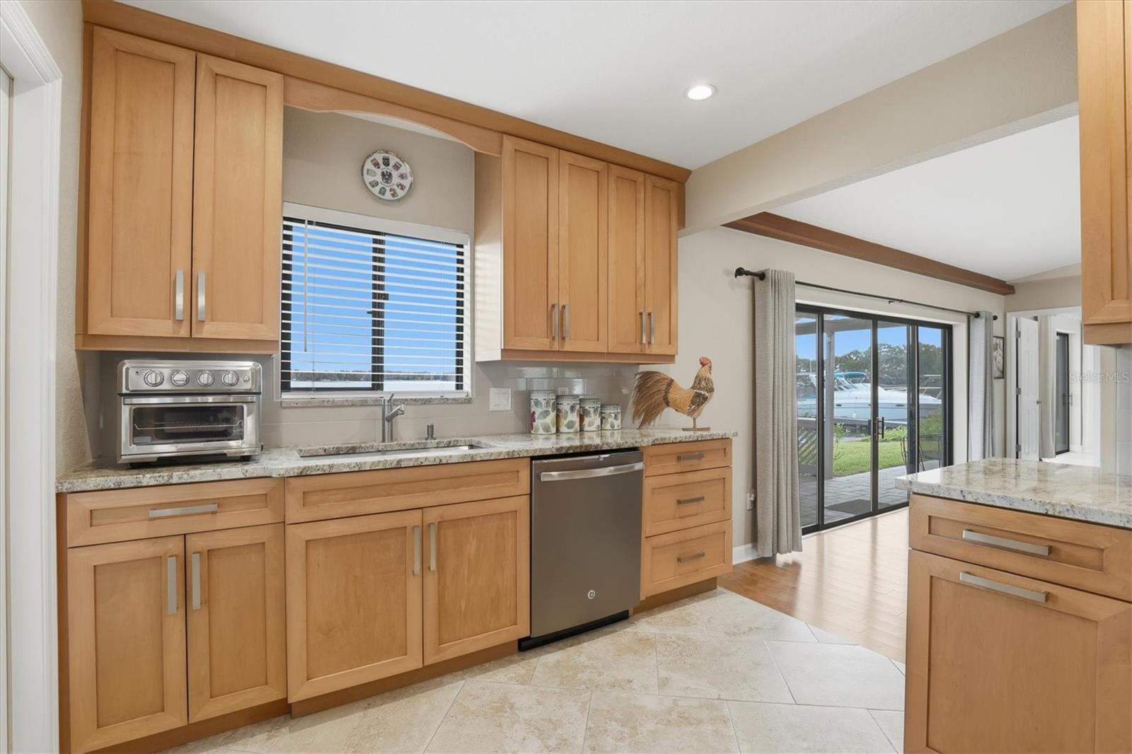 Listing photo id 5 for 66 Canal Drive