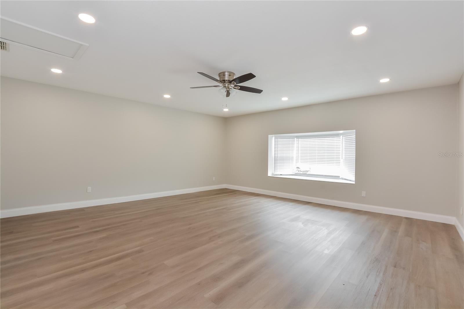 Image 5 of 16 For 304 Sir Lawrence Drive