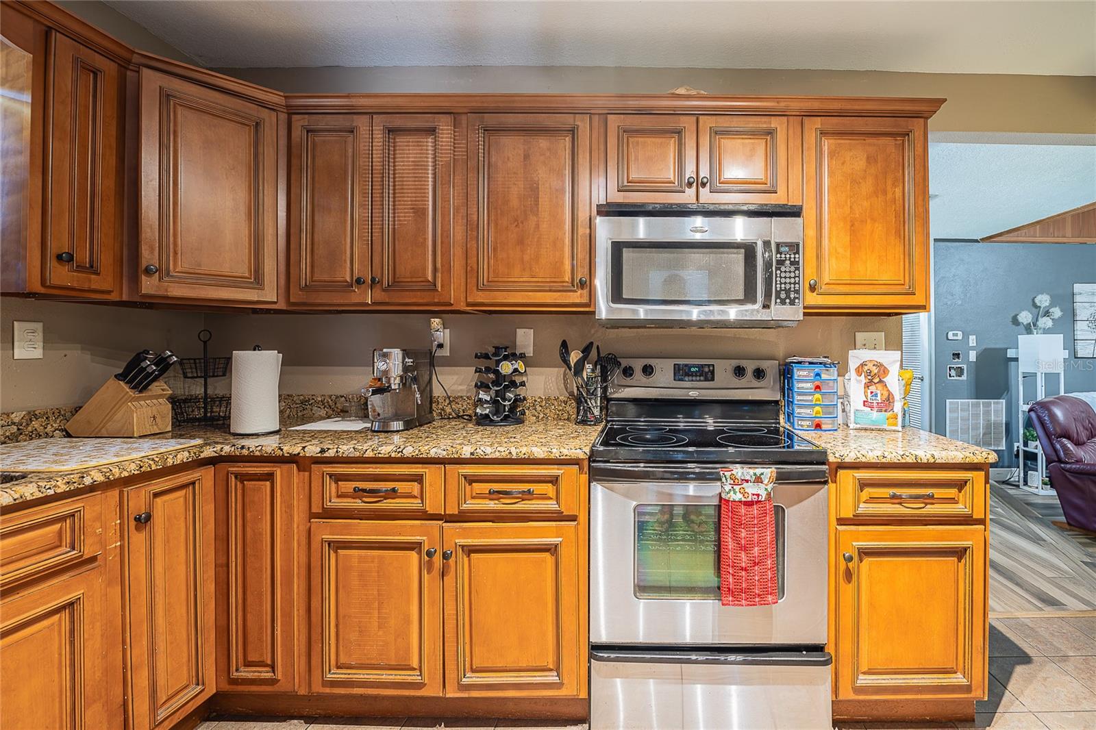 Image 11 of 32 For 800 Avenue L Se