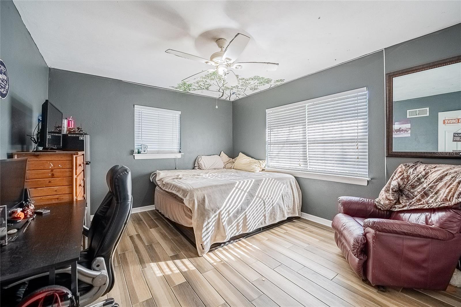 Image 12 of 32 For 800 Avenue L Se