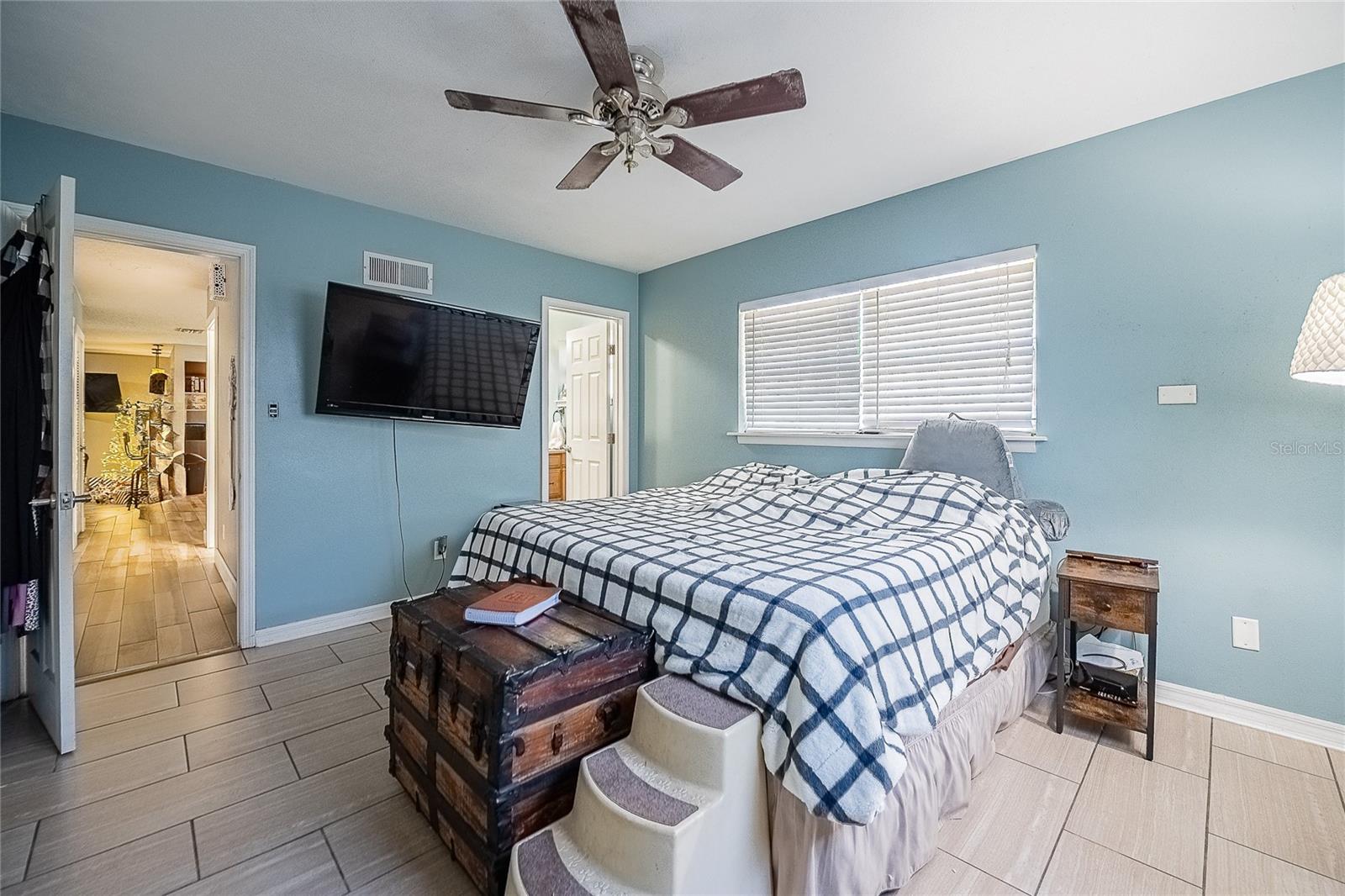 Image 17 of 32 For 800 Avenue L Se