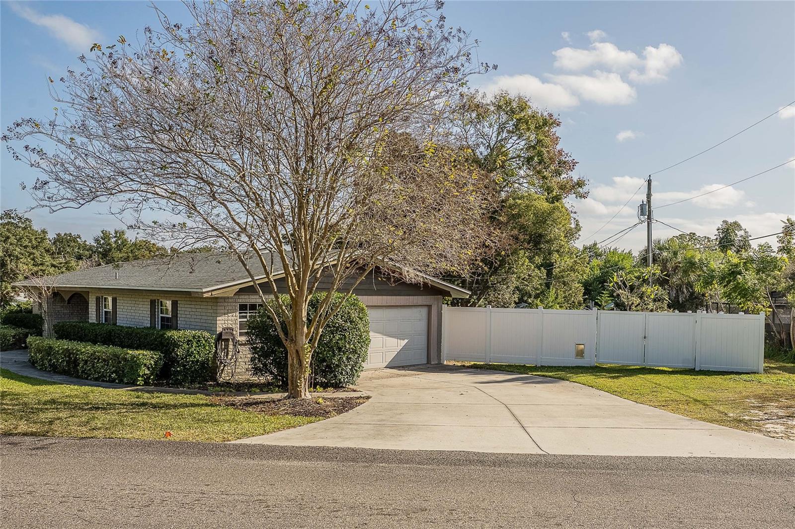 Image 2 of 32 For 800 Avenue L Se