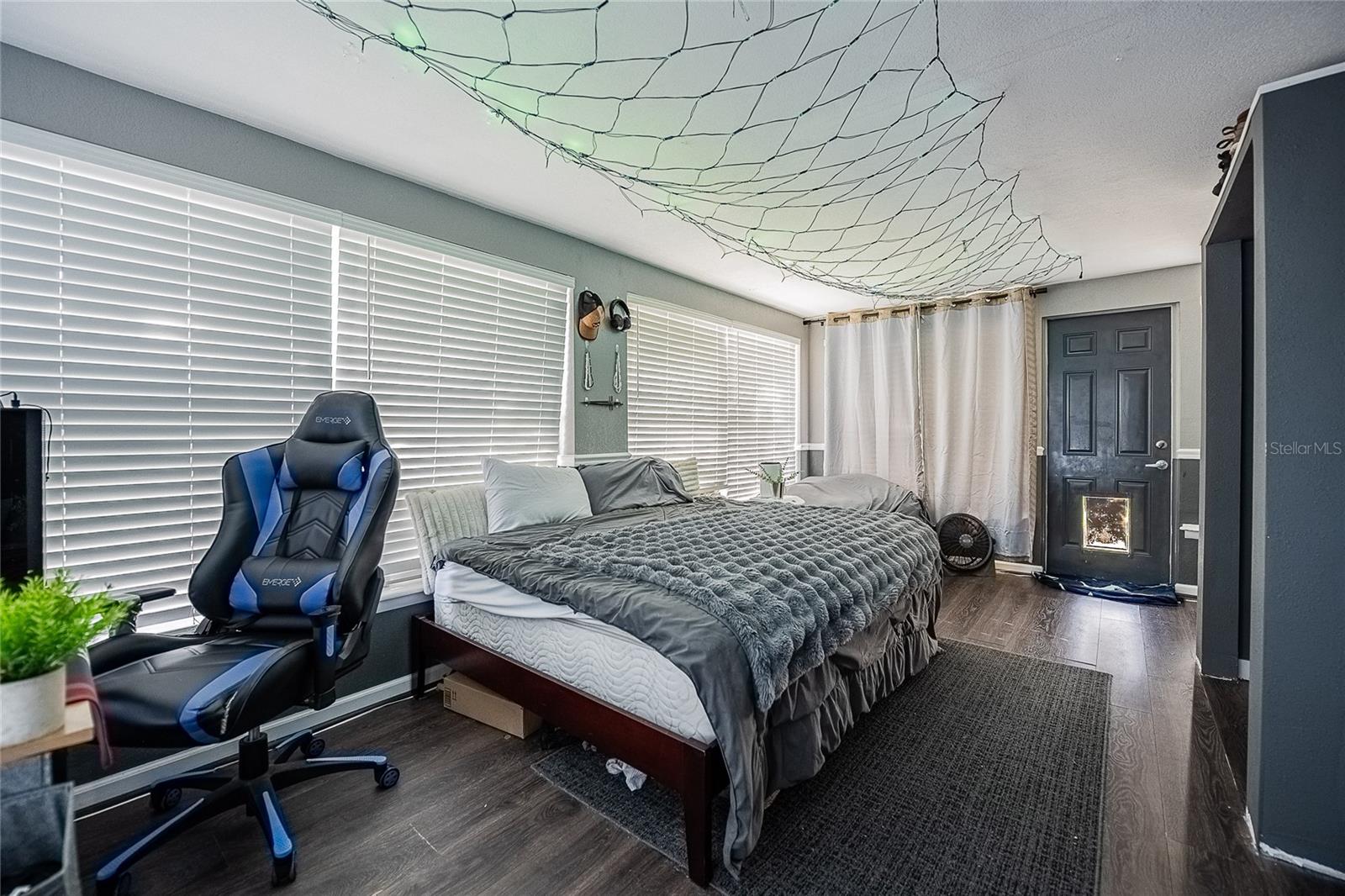 Image 21 of 32 For 800 Avenue L Se