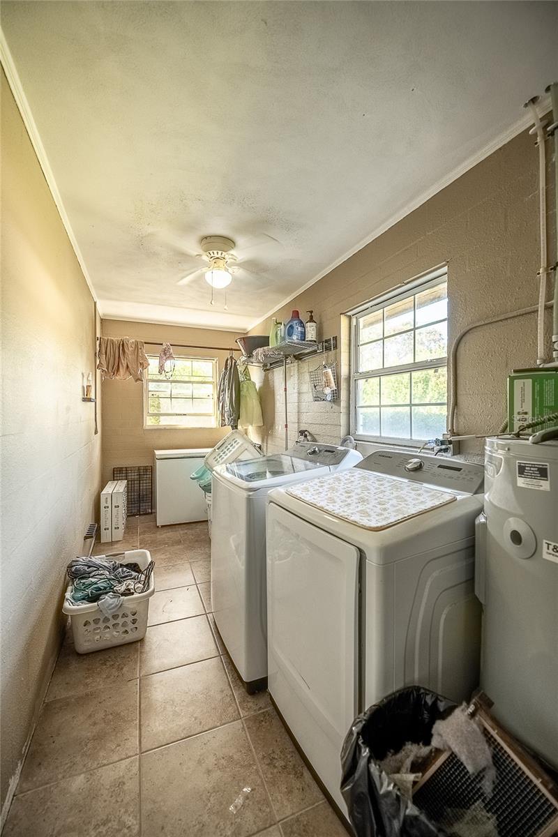 Image 24 of 32 For 800 Avenue L Se