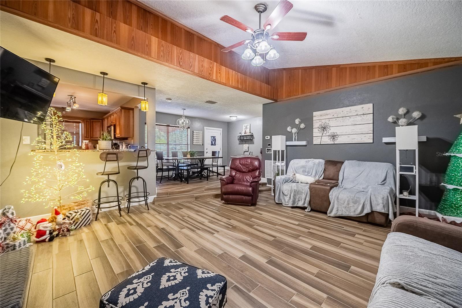 Image 5 of 32 For 800 Avenue L Se