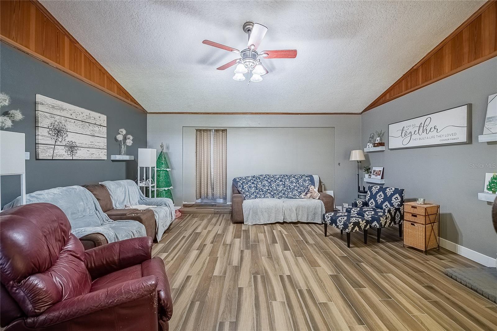 Image 8 of 32 For 800 Avenue L Se