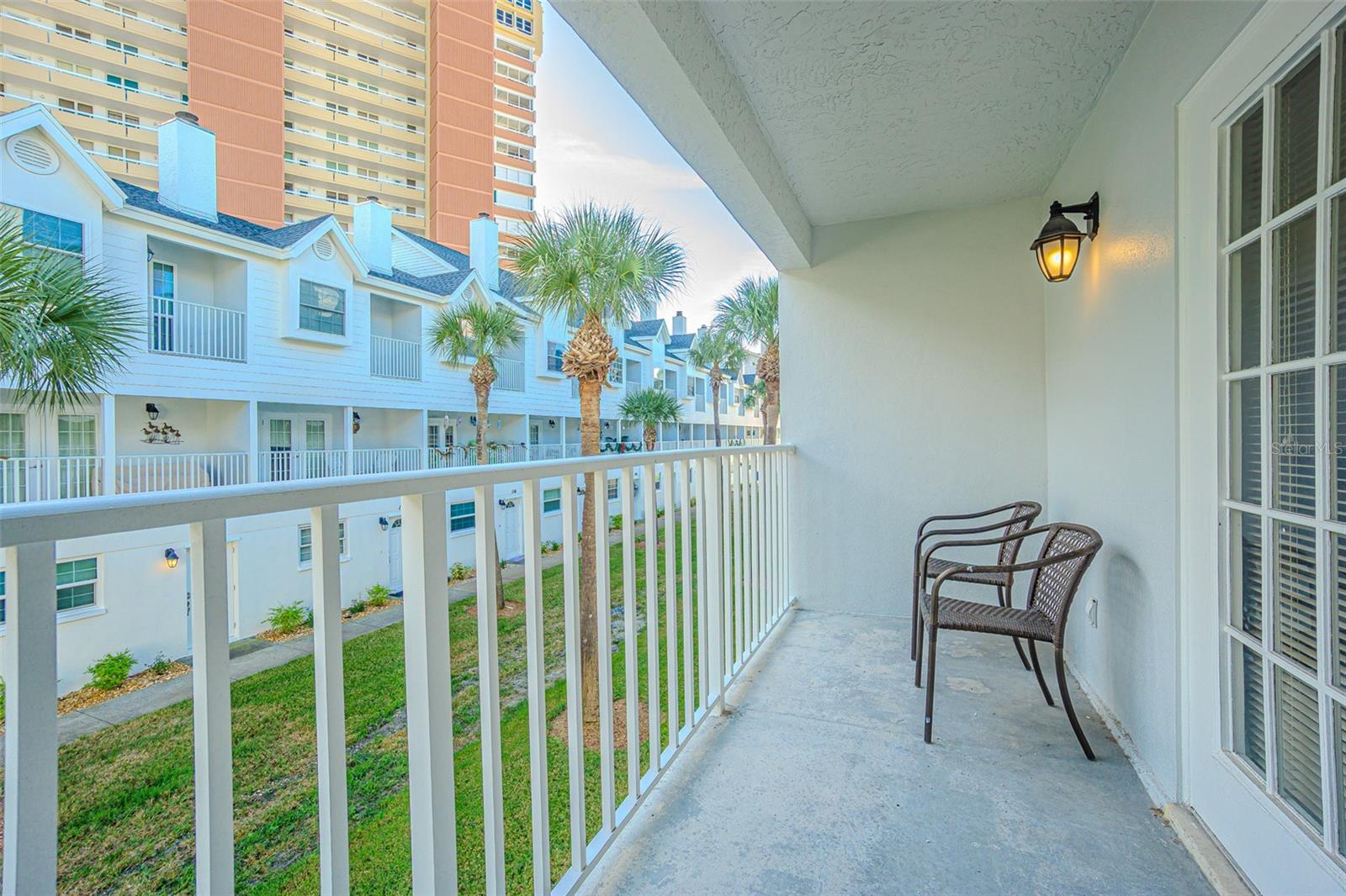 Listing photo id 16 for 17960 Gulf Boulevard 208