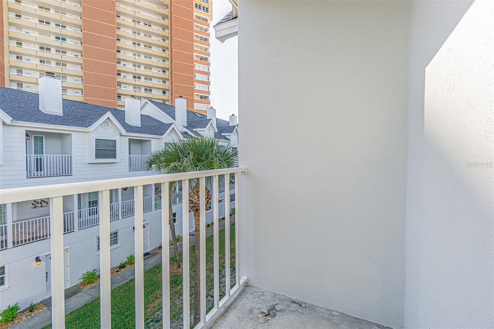 Listing photo id 17 for 17960 Gulf Boulevard 208