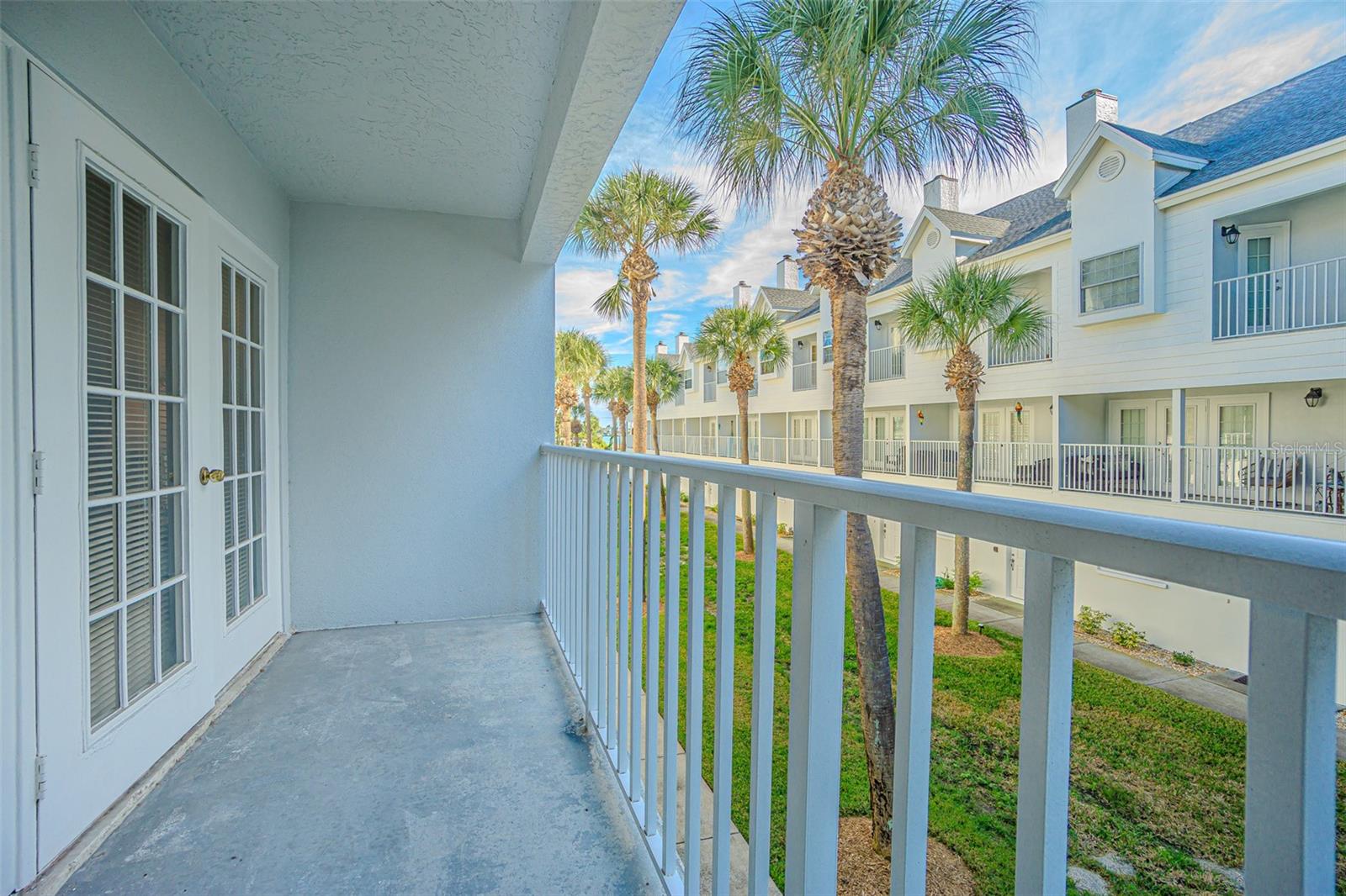 Listing photo id 18 for 17960 Gulf Boulevard 208