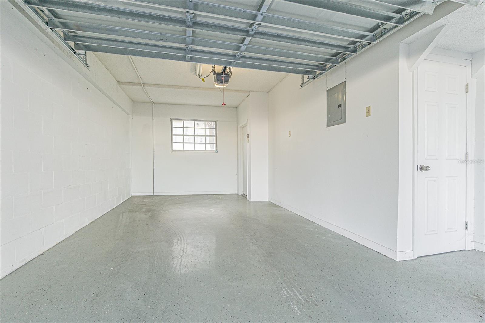 Listing photo id 19 for 17960 Gulf Boulevard 208