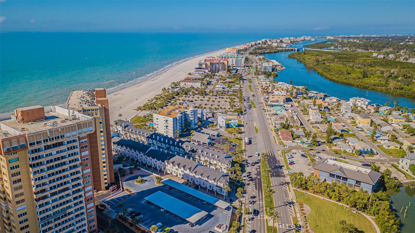 Listing photo id 26 for 17960 Gulf Boulevard 208