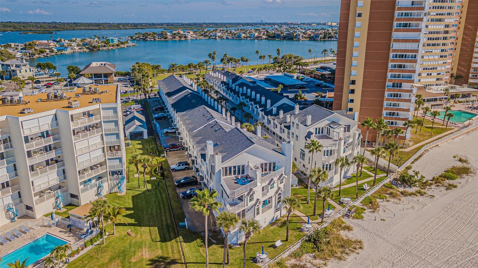 Listing photo id 30 for 17960 Gulf Boulevard 208