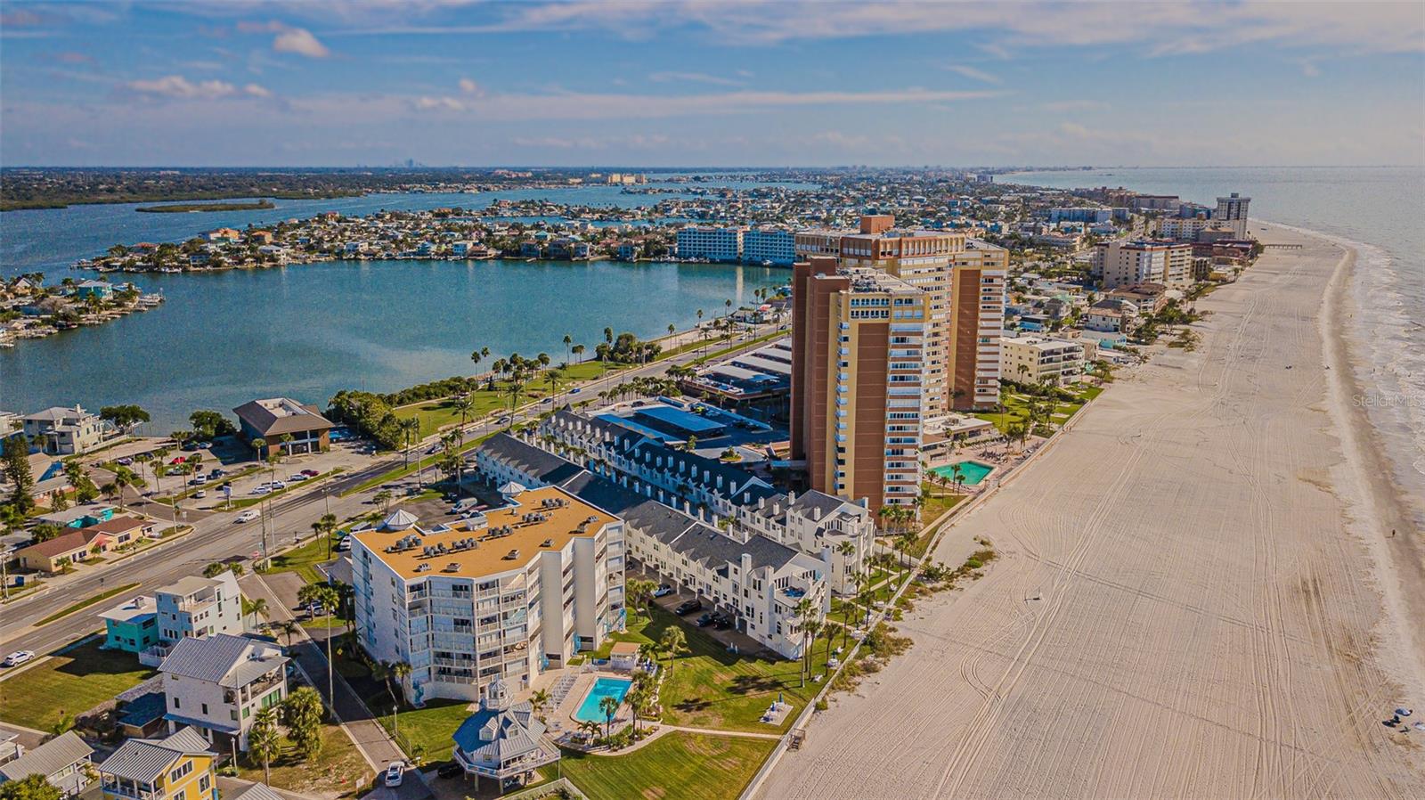 Listing photo id 31 for 17960 Gulf Boulevard 208