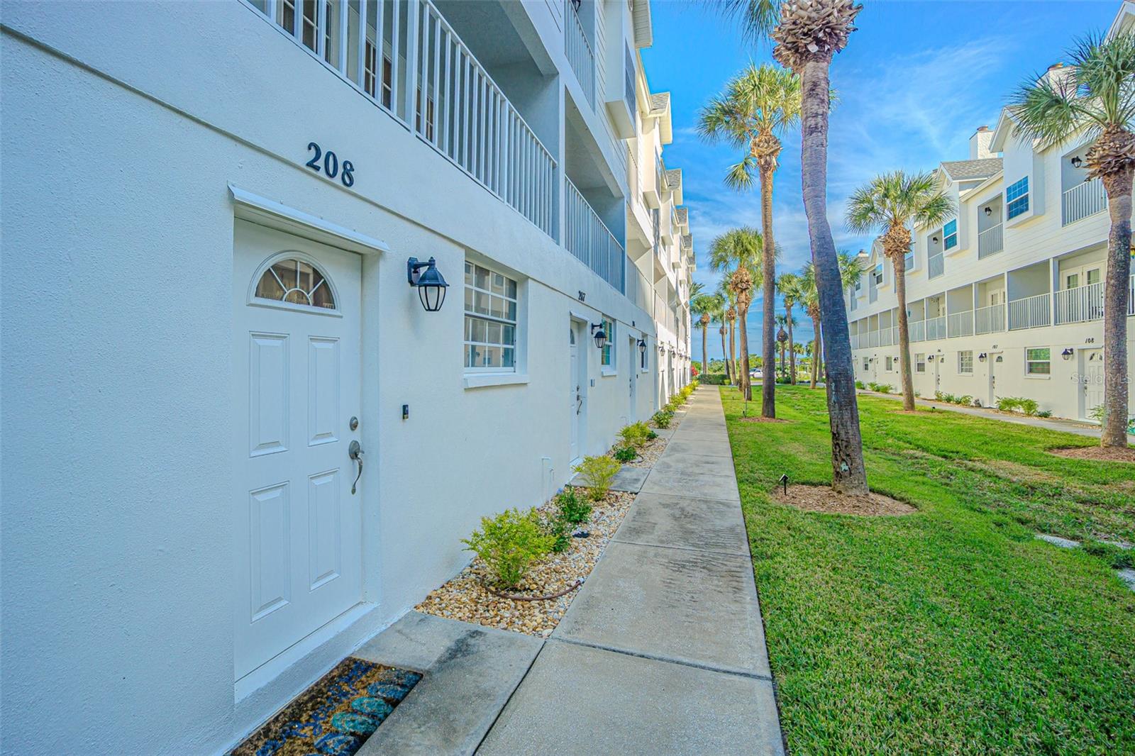 Listing photo id 36 for 17960 Gulf Boulevard 208