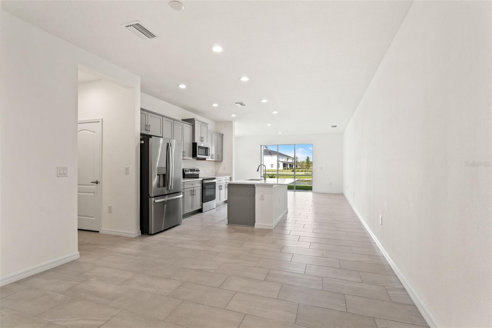 Image 18 of 51 For 2272 Washington Palm Court