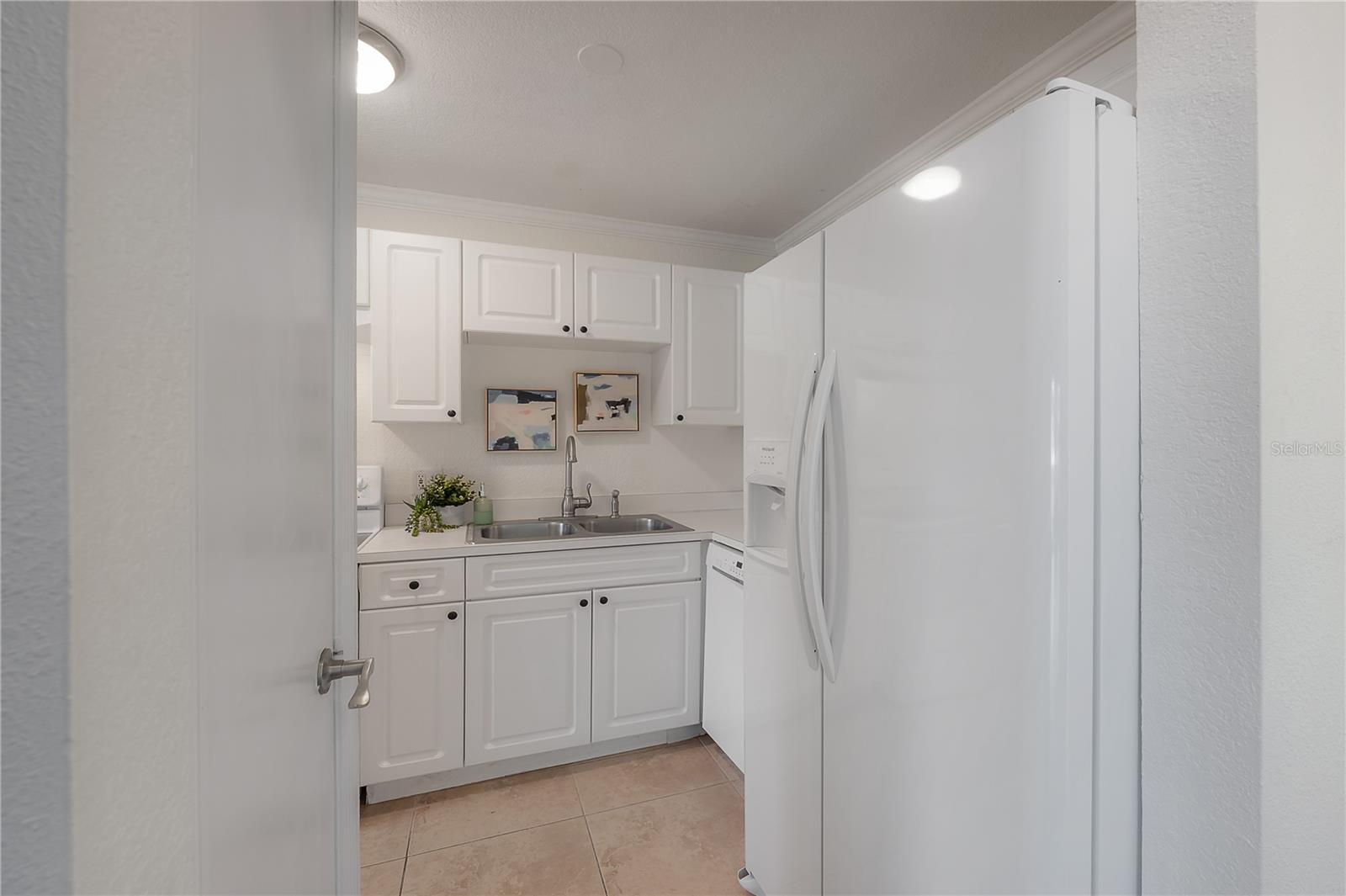 Image 25 of 55 For 13720 Orange Sunset Drive 201