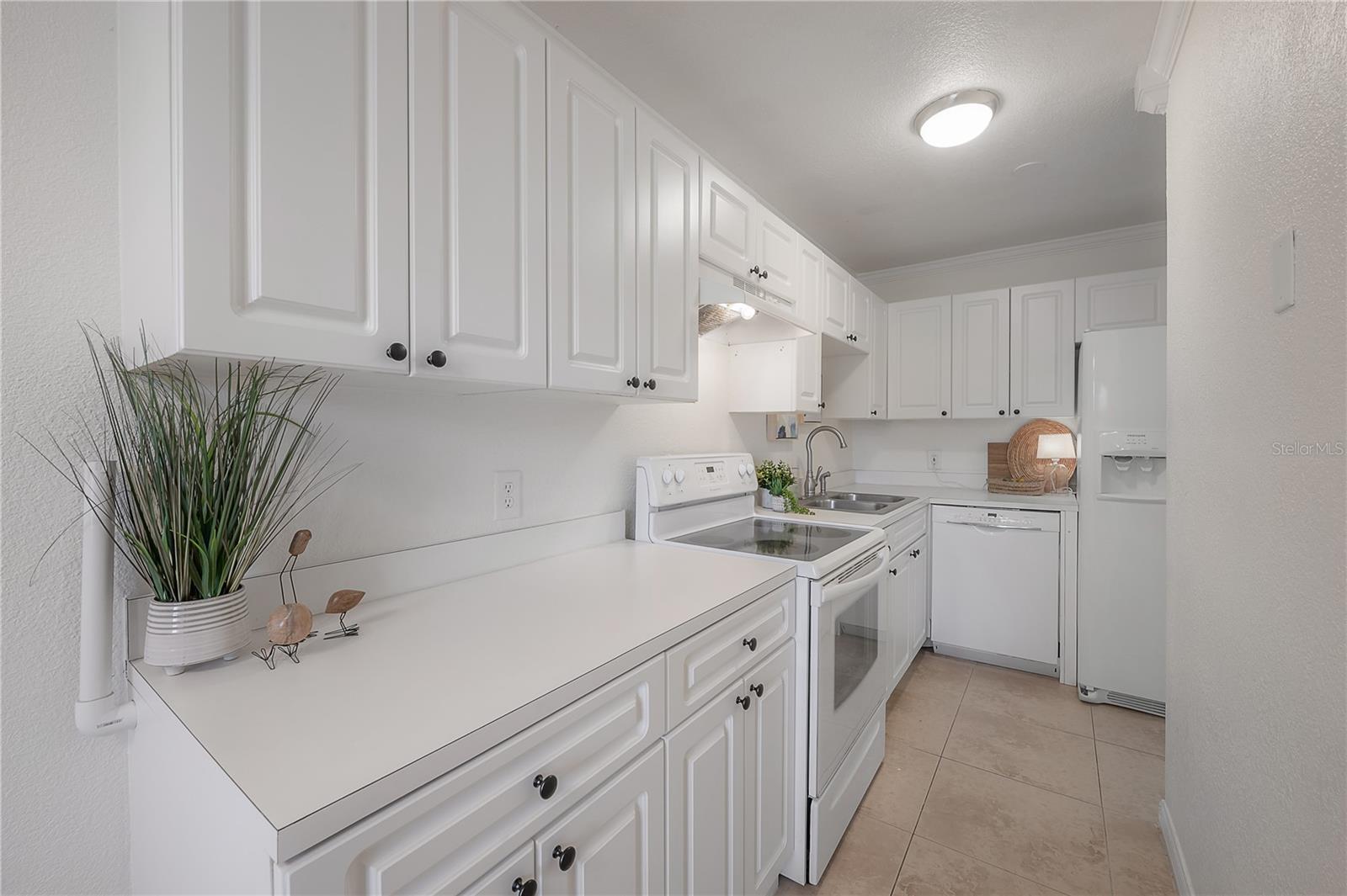 Image 28 of 55 For 13720 Orange Sunset Drive 201