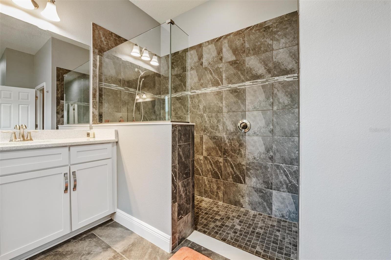 Image 16 of 51 For 19529 Hayden Lake Court