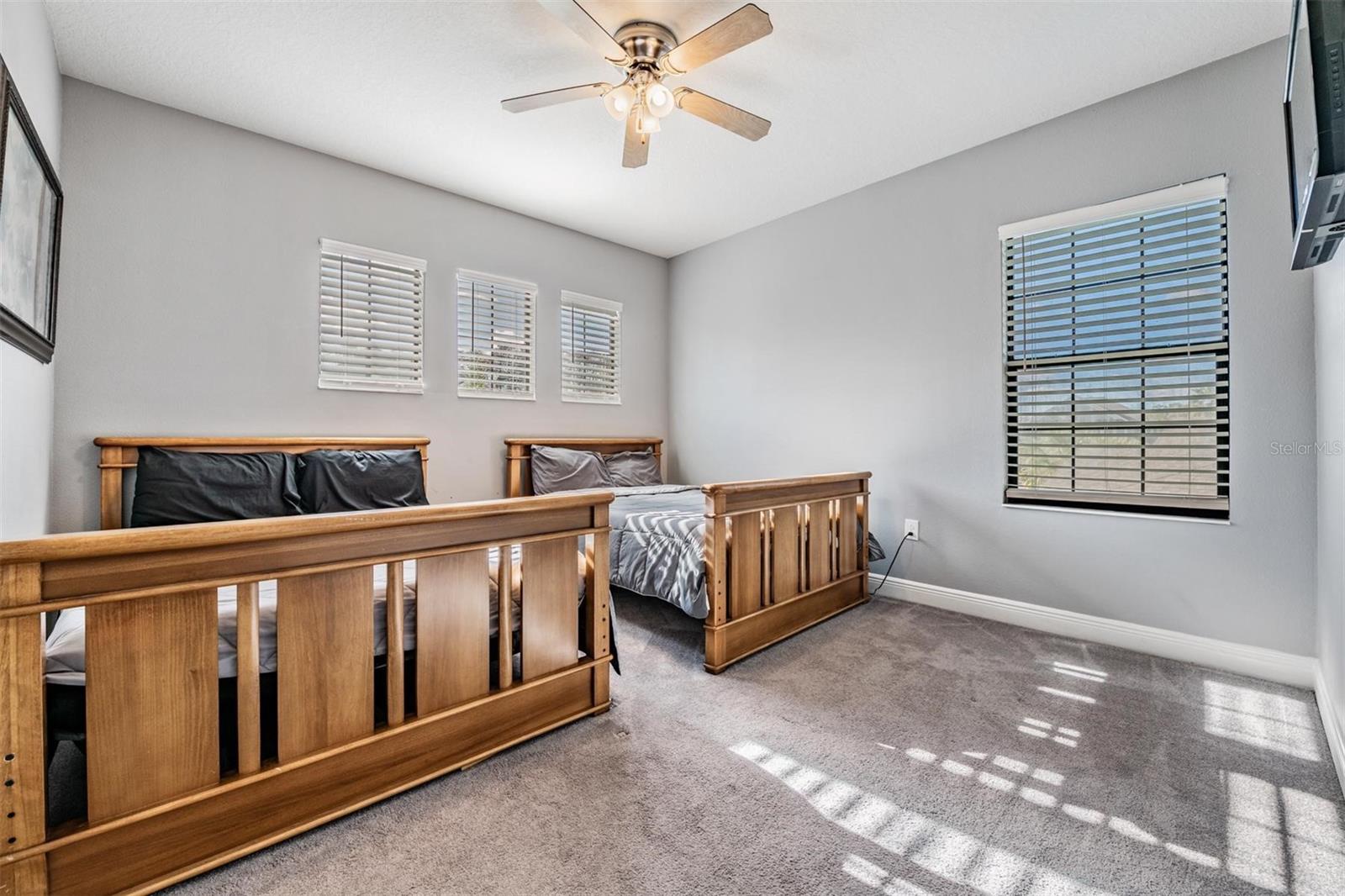 Image 26 of 51 For 19529 Hayden Lake Court