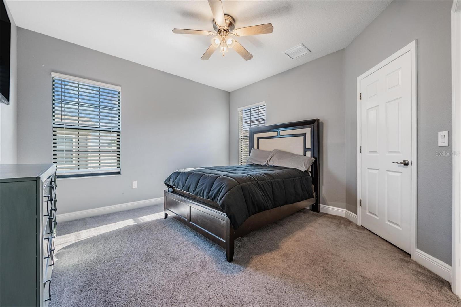 Image 29 of 51 For 19529 Hayden Lake Court