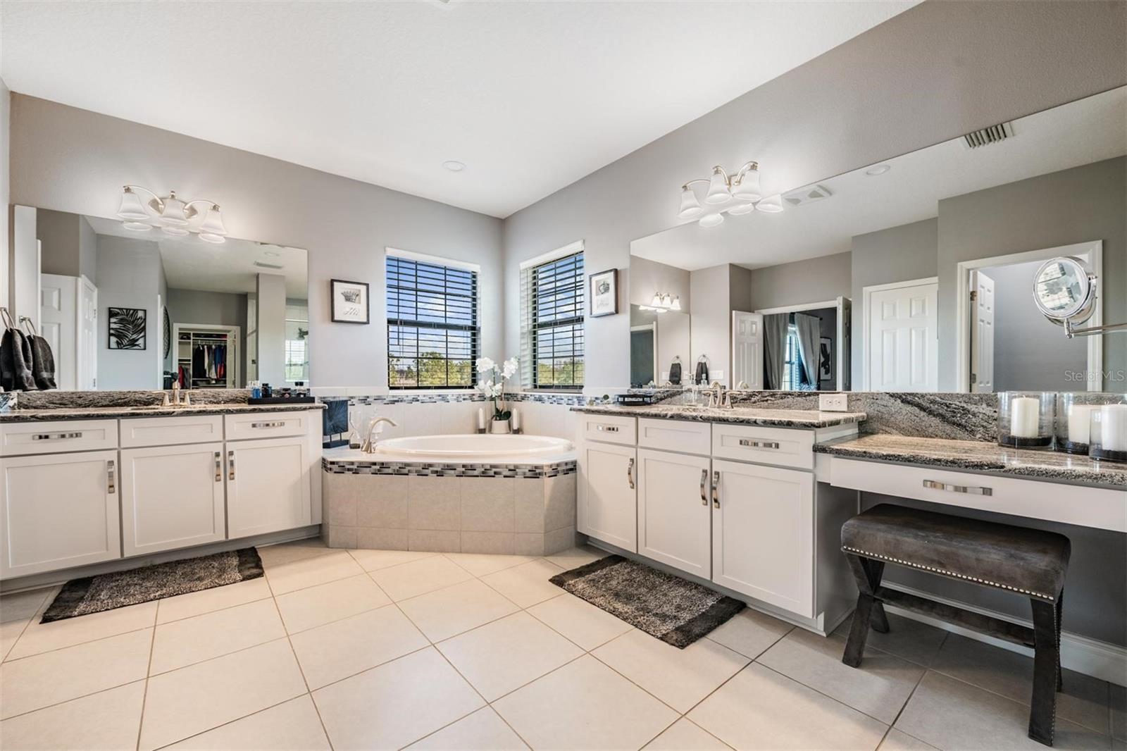 Image 34 of 51 For 19529 Hayden Lake Court