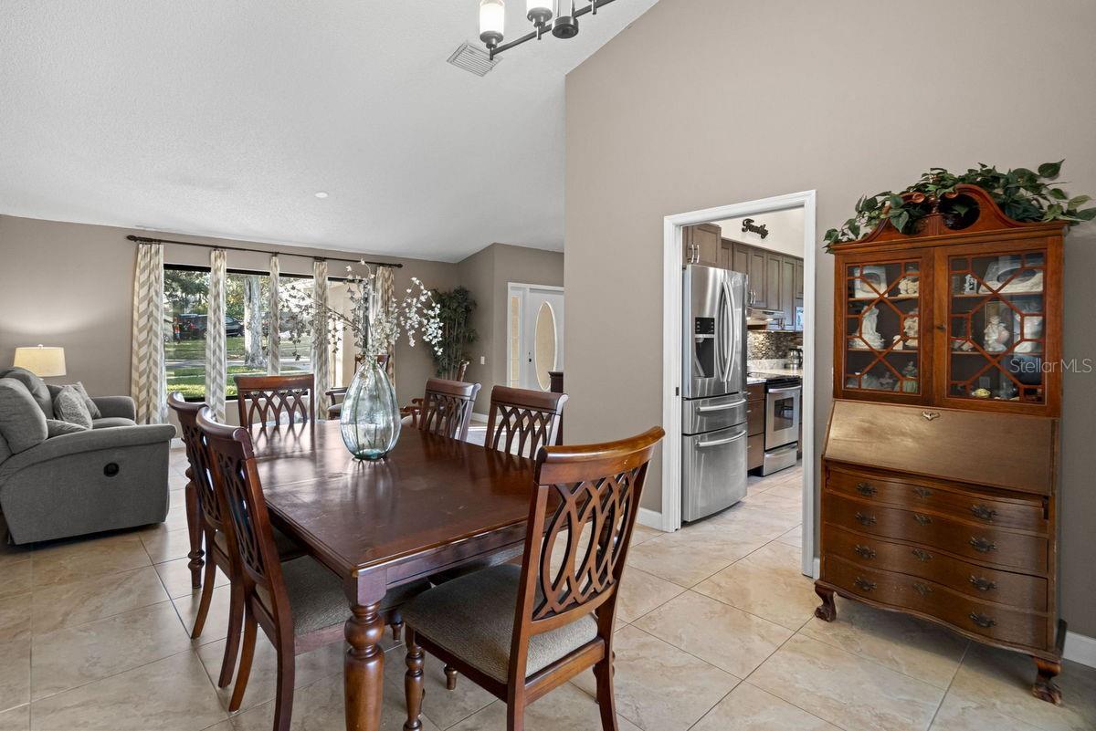 Listing photo id 8 for 2639 Landing Way