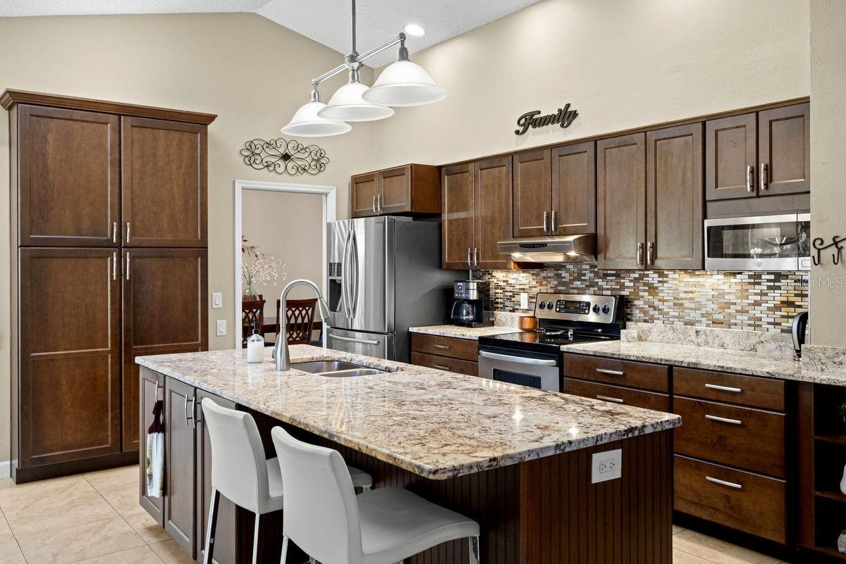 Listing photo id 9 for 2639 Landing Way