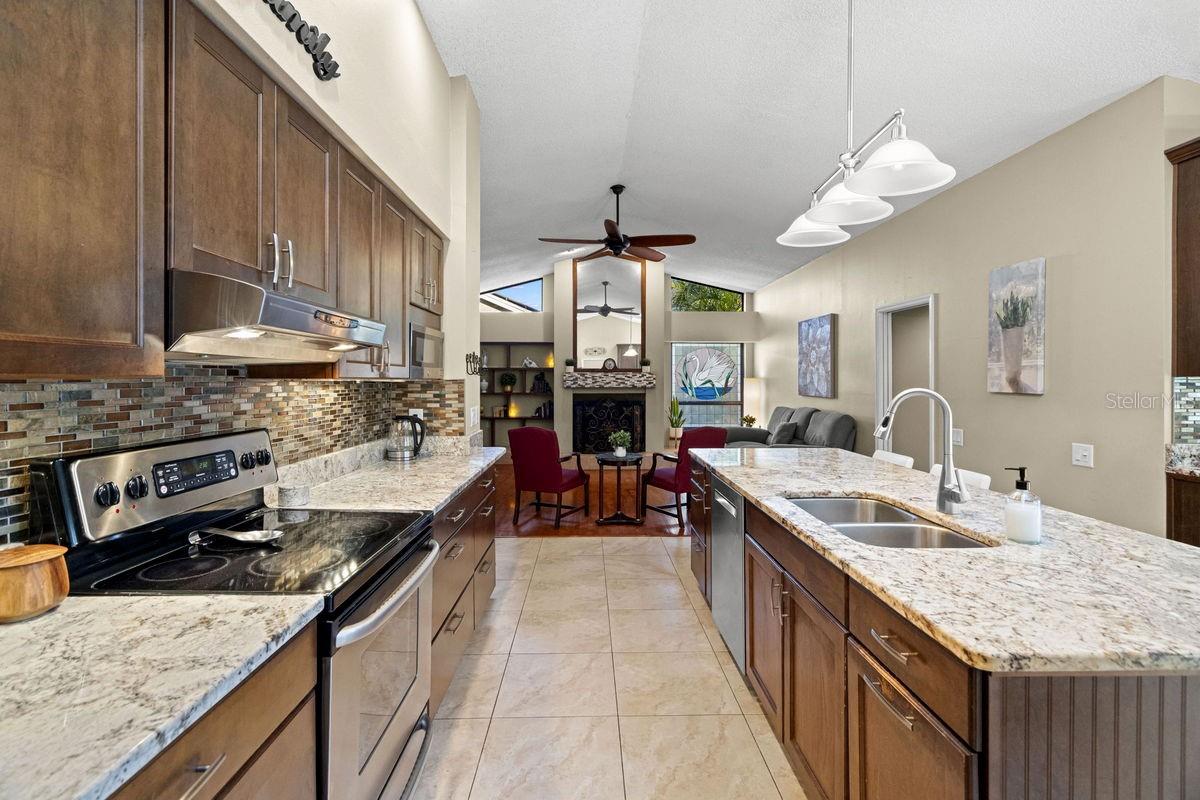 Listing photo id 11 for 2639 Landing Way