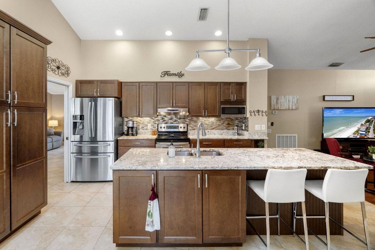 Listing photo id 12 for 2639 Landing Way