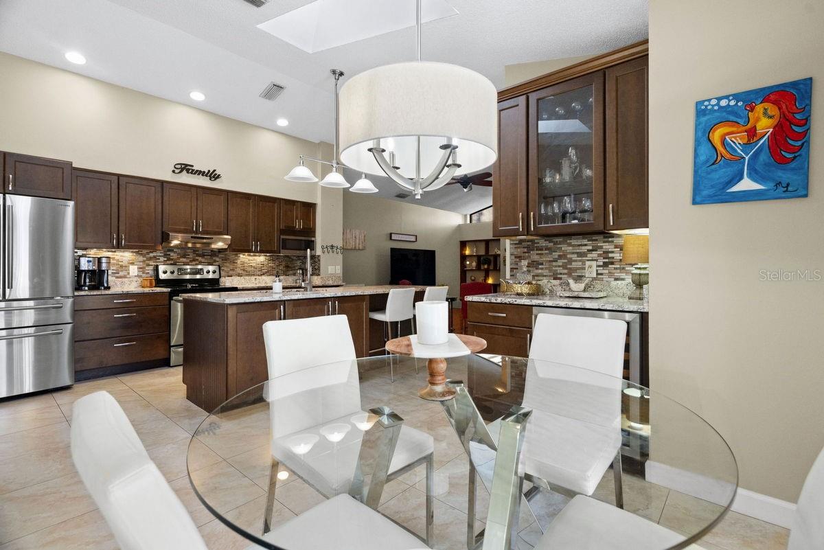 Listing photo id 15 for 2639 Landing Way