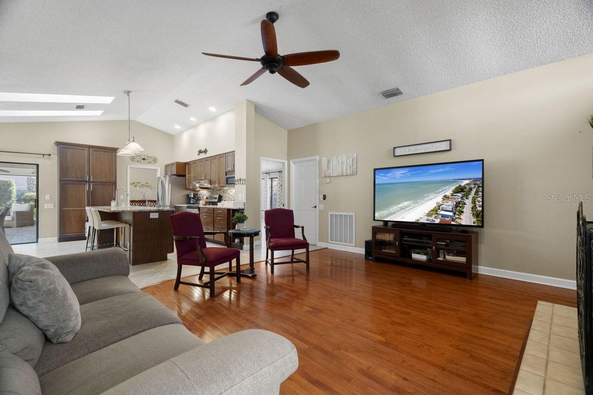 Listing photo id 24 for 2639 Landing Way