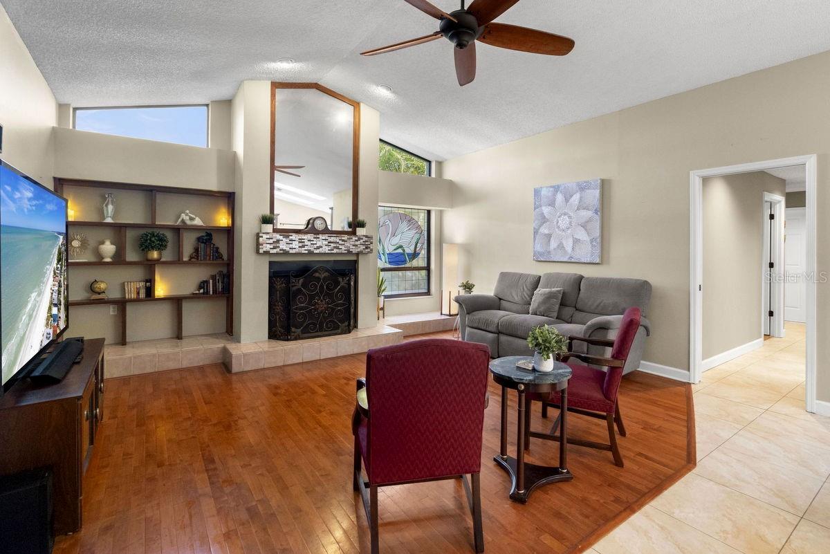 Listing photo id 25 for 2639 Landing Way