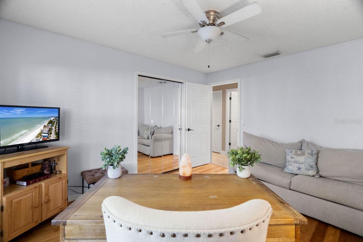 Listing photo id 28 for 2639 Landing Way