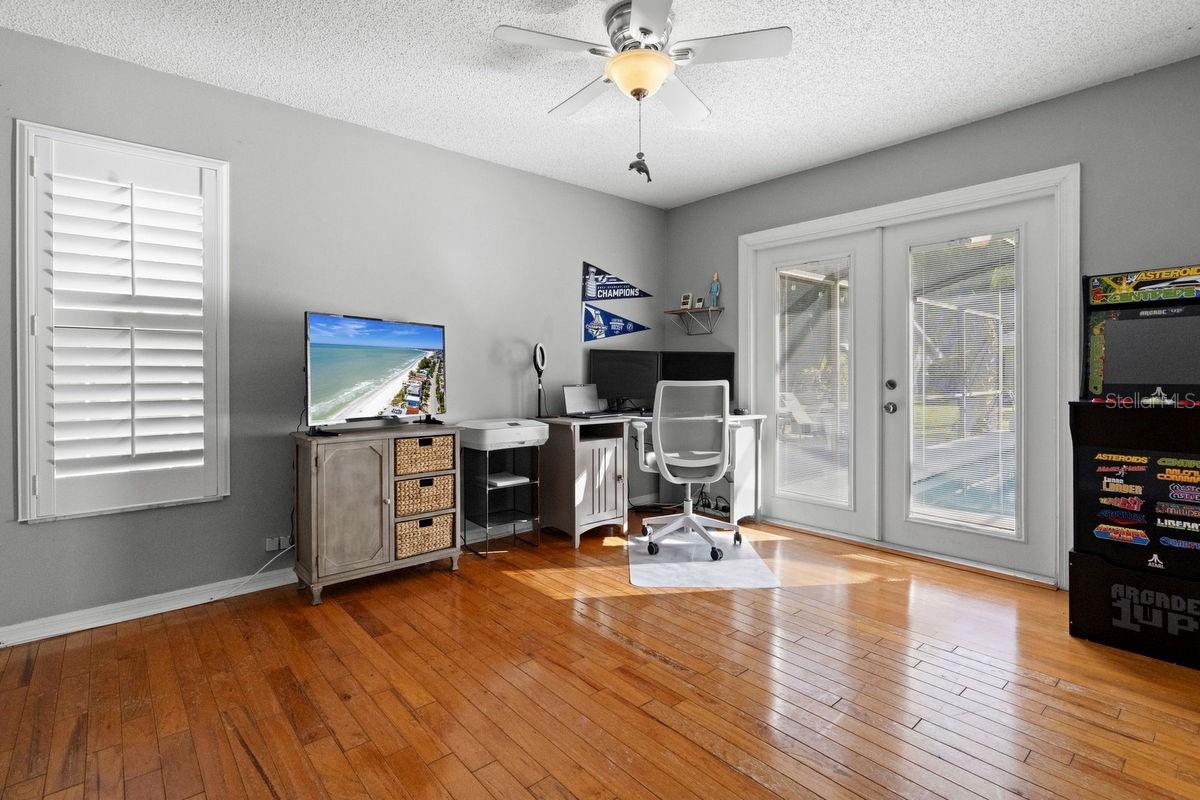 Listing photo id 31 for 2639 Landing Way