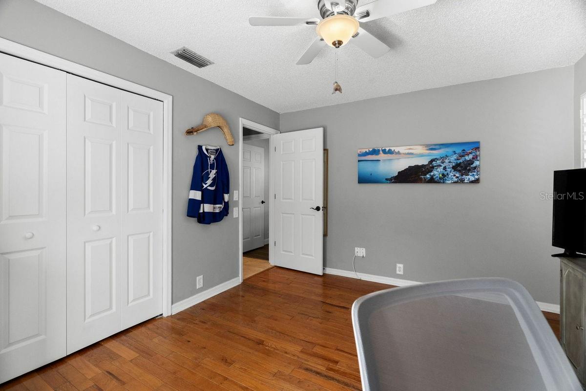 Listing photo id 32 for 2639 Landing Way