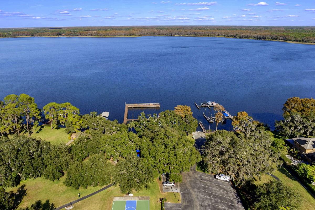 Listing photo id 53 for 2639 Landing Way