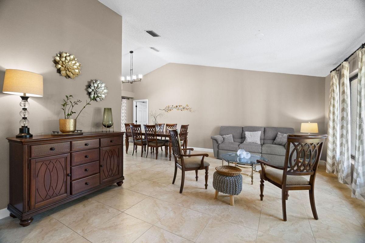 Listing photo id 7 for 2639 Landing Way