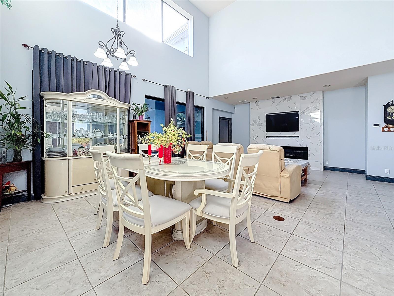 Image 13 of 59 For 2679 Lakebreeze Lane S