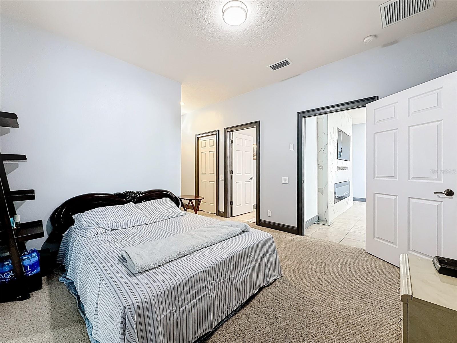 Image 18 of 59 For 2679 Lakebreeze Lane S