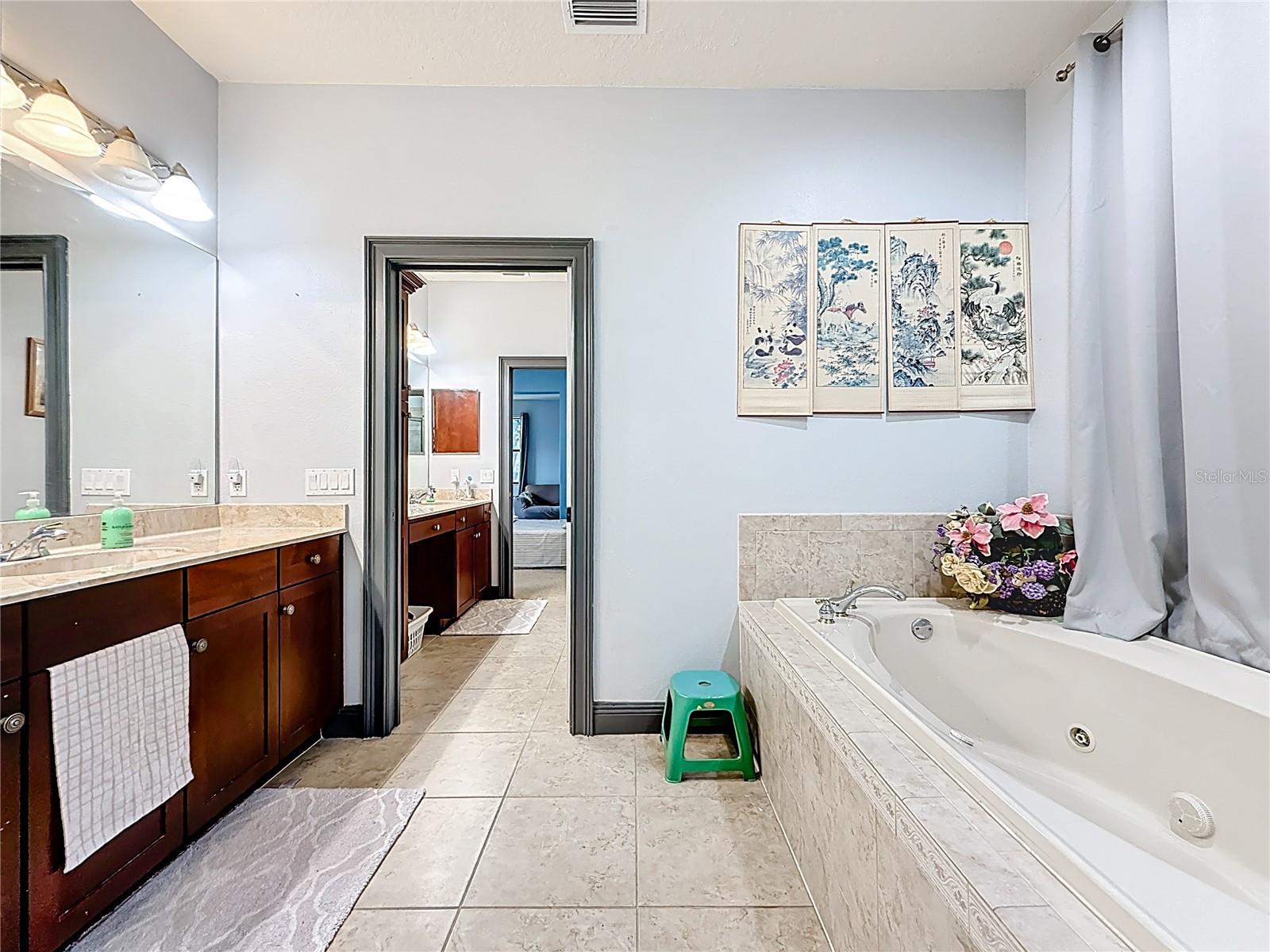 Image 24 of 59 For 2679 Lakebreeze Lane S