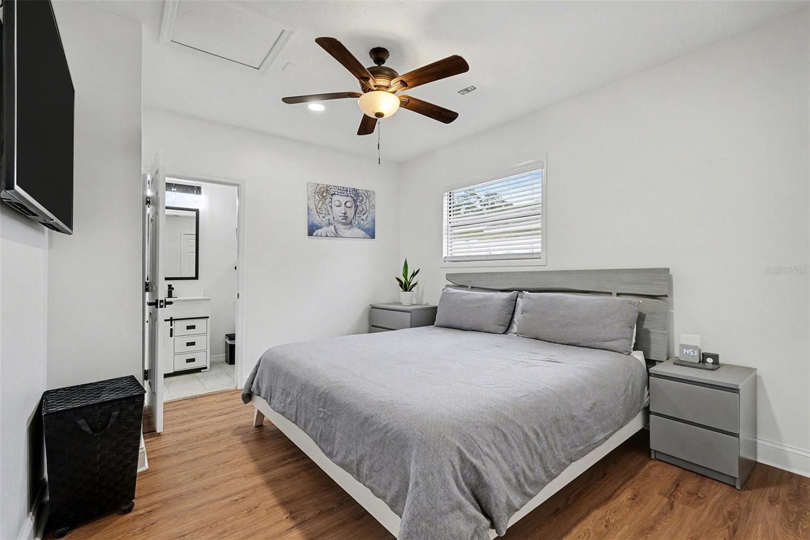 Image 11 of 33 For 611 Huntington Street