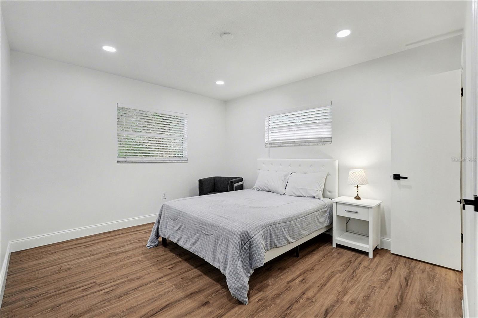 Image 12 of 33 For 611 Huntington Street