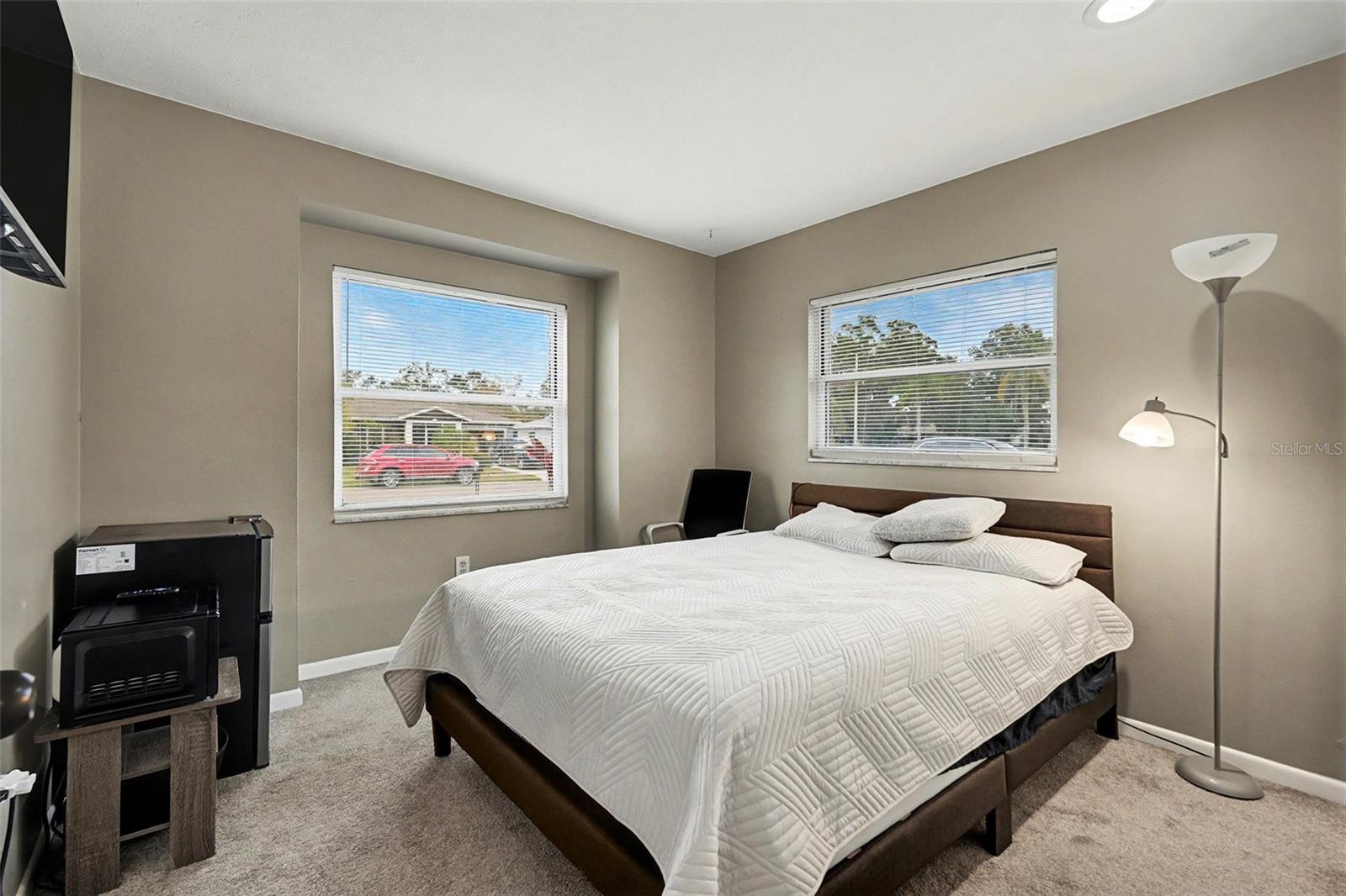 Image 13 of 33 For 611 Huntington Street