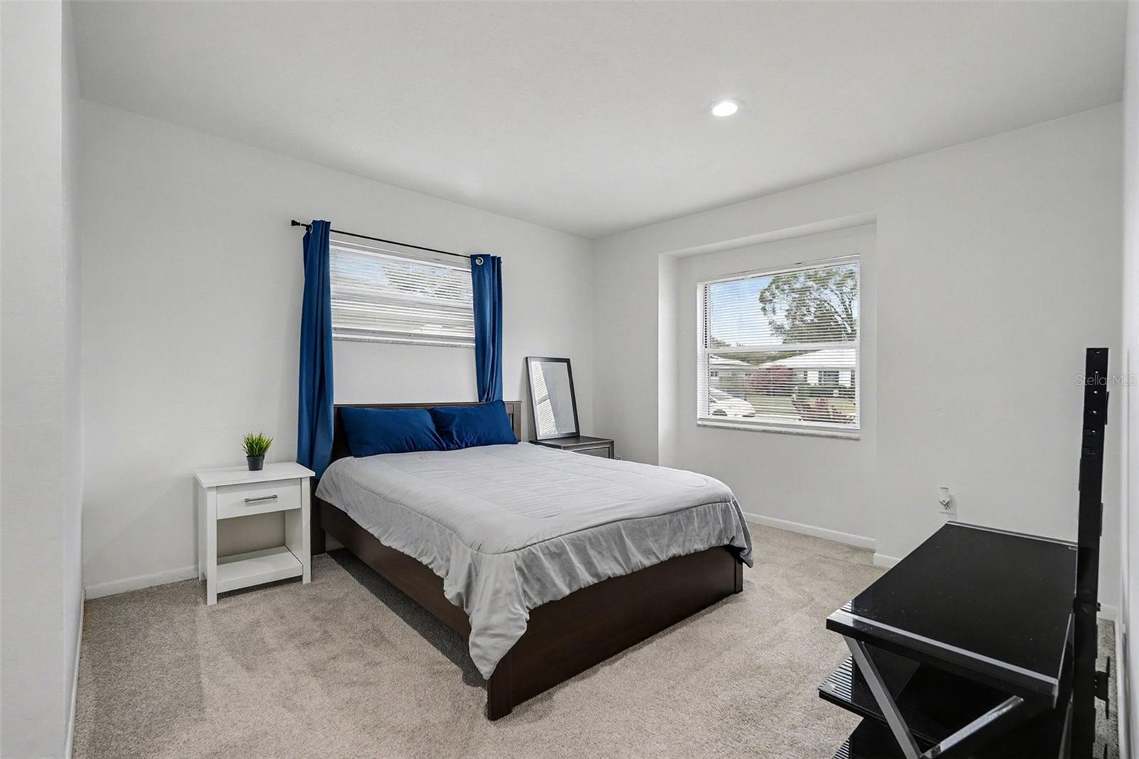 Image 14 of 33 For 611 Huntington Street