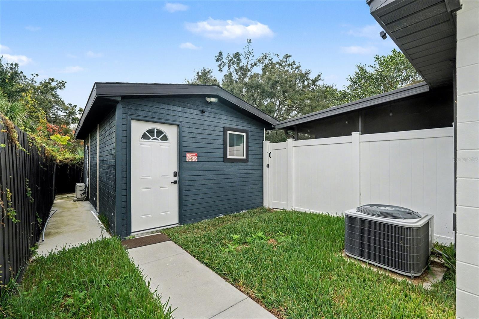 Image 15 of 33 For 611 Huntington Street