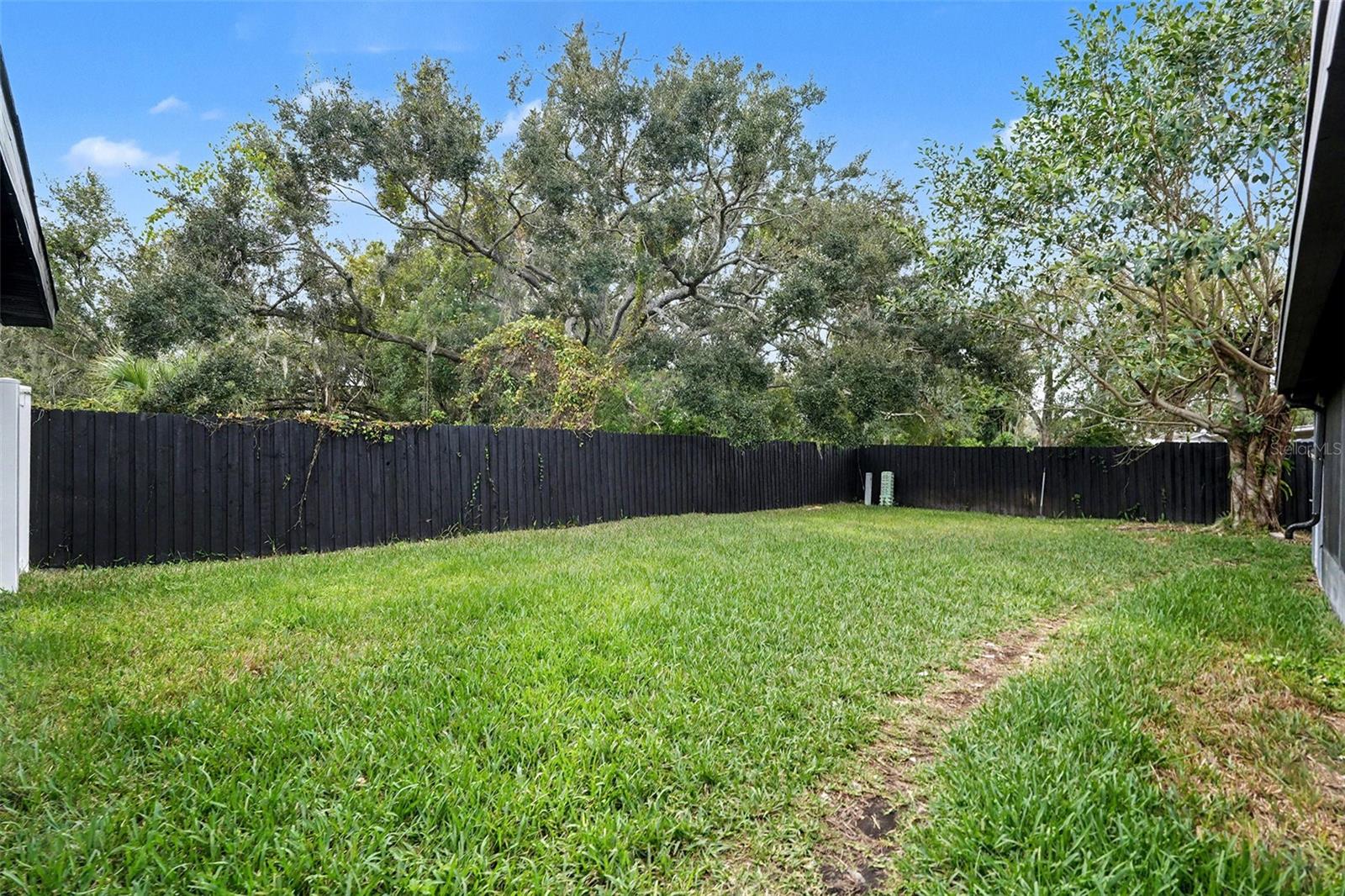 Image 28 of 33 For 611 Huntington Street