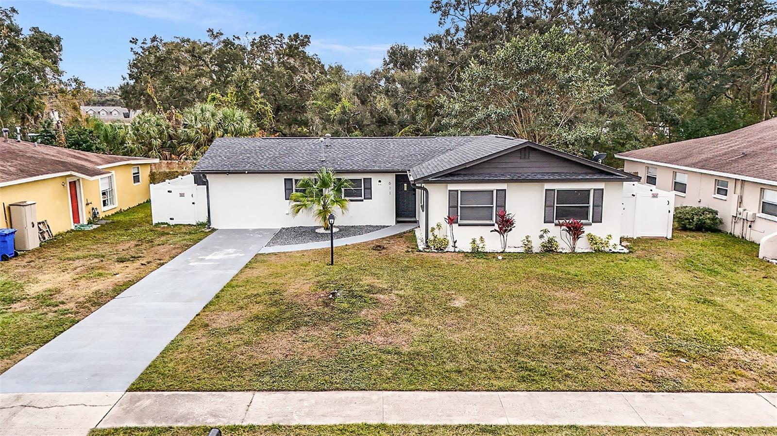 Image 3 of 33 For 611 Huntington Street