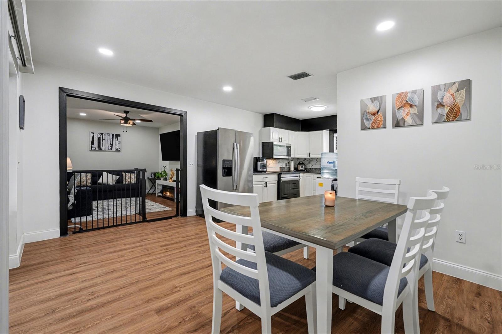 Image 8 of 33 For 611 Huntington Street