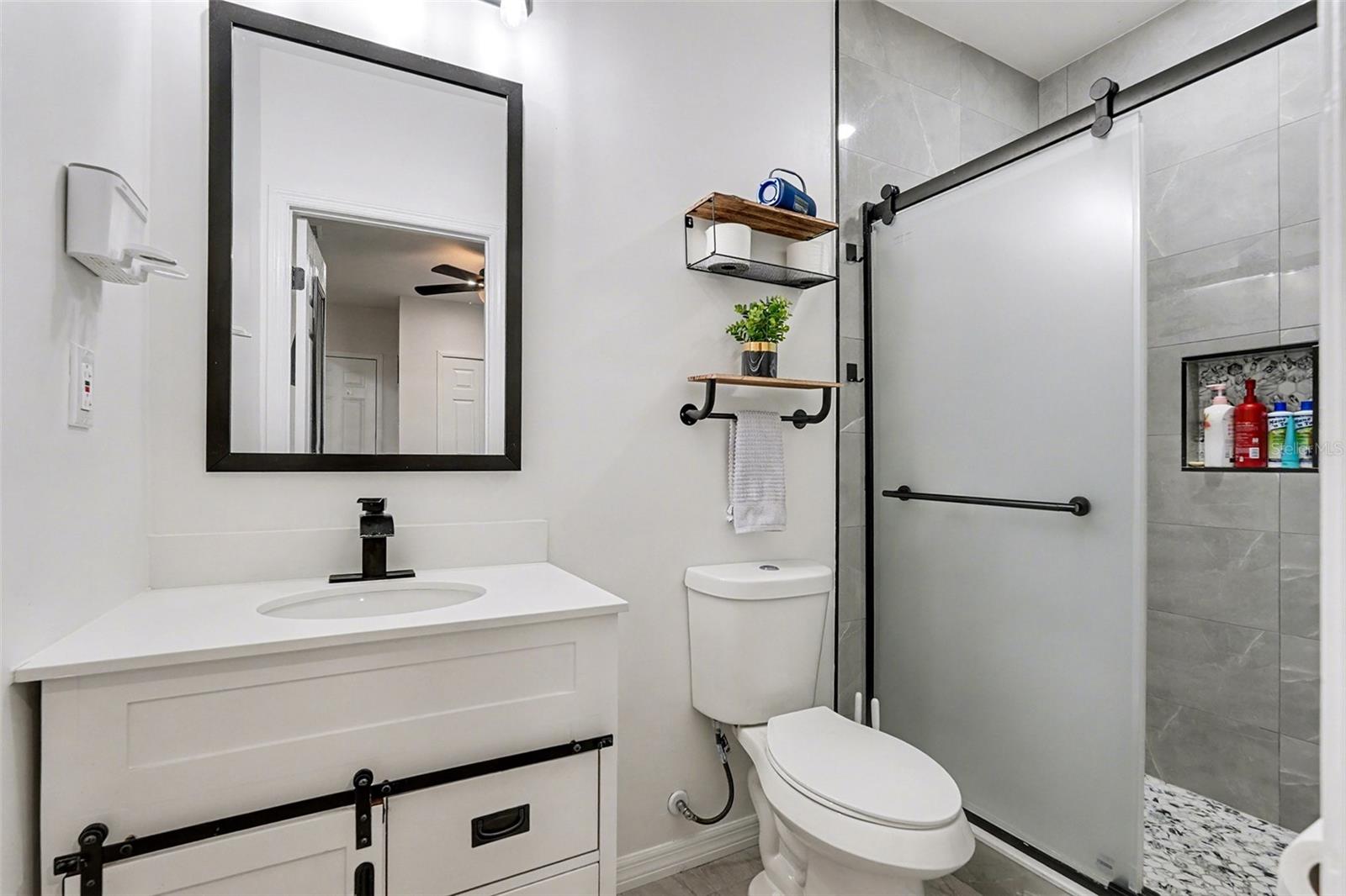 Image 9 of 33 For 611 Huntington Street